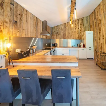 Lush Near Of Buetgenbach シャレー